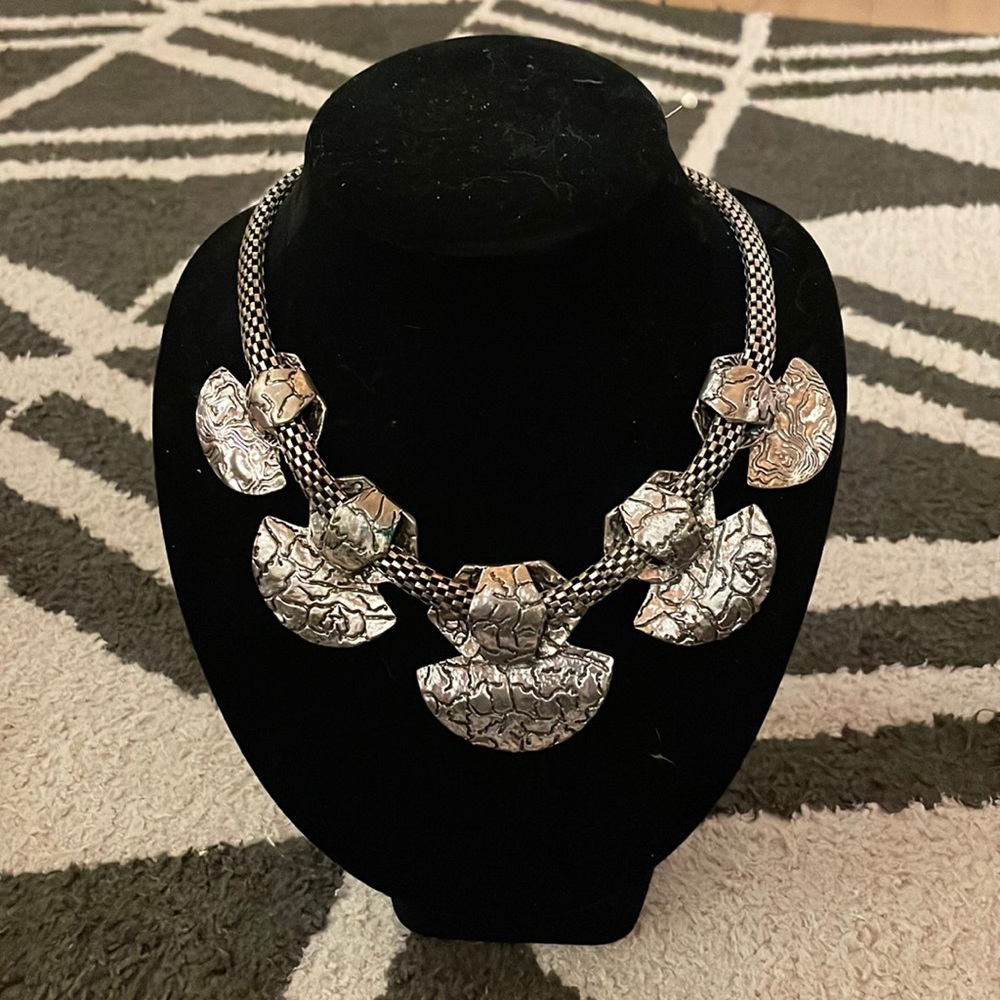 Chunky silver necklace